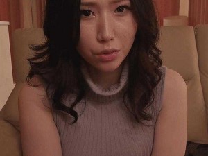 佐山爱痴汉视频 8mav：成人影片，日本知名女演员佐山爱主演