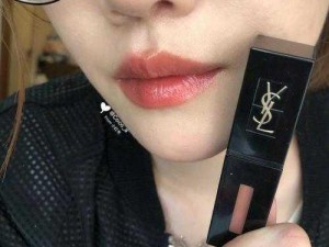 YSL 蜜桃色成人，轻透自然的裸妆必备，让你展现甜美纯真的魅力