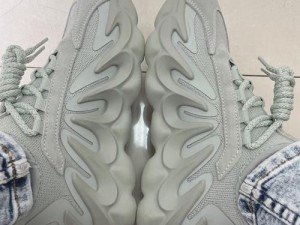 国产 yeezy451，独特设计，舒适耐穿，彰显个性