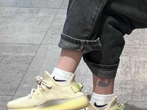 yeezy350 亚洲限定亚麻 2022，独特设计，舒适脚感，潮流必备