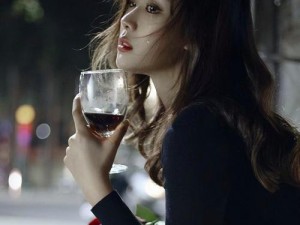 今夜无人入睡女人人气暴涨，助你在夜生活中展现魅力